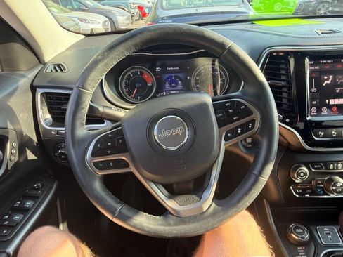 Used 2019 Jeep Cherokee Limited w/ Luxury Group AWD/4WD image 15