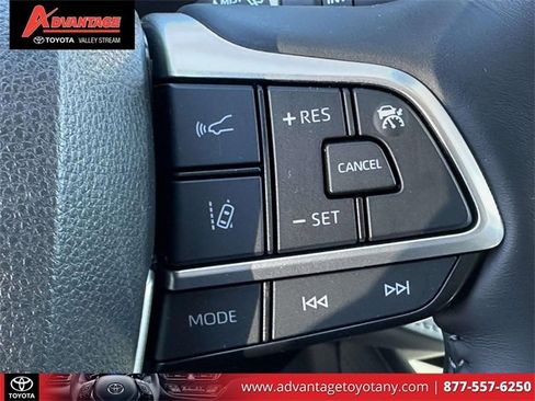 Used 2023 Toyota Highlander Limited image 26