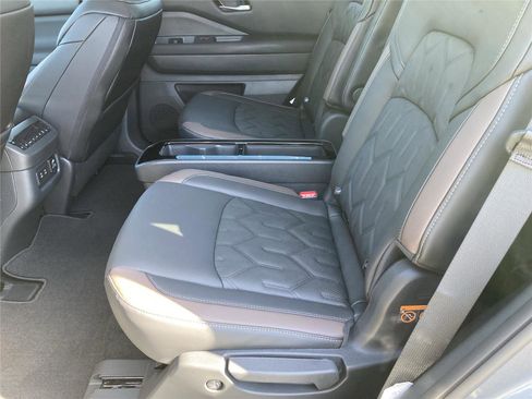 New 2026 Nissan Pathfinder Platinum image 30