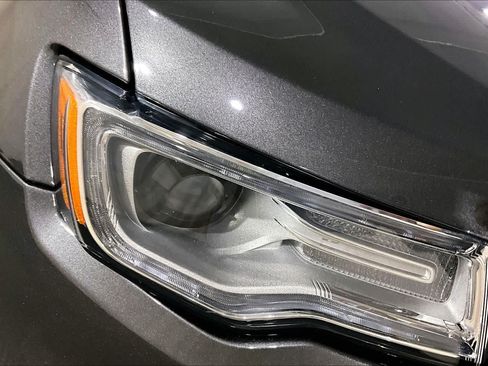 Used 2019 Jeep Grand Cherokee Overland AWD/4WD image 26