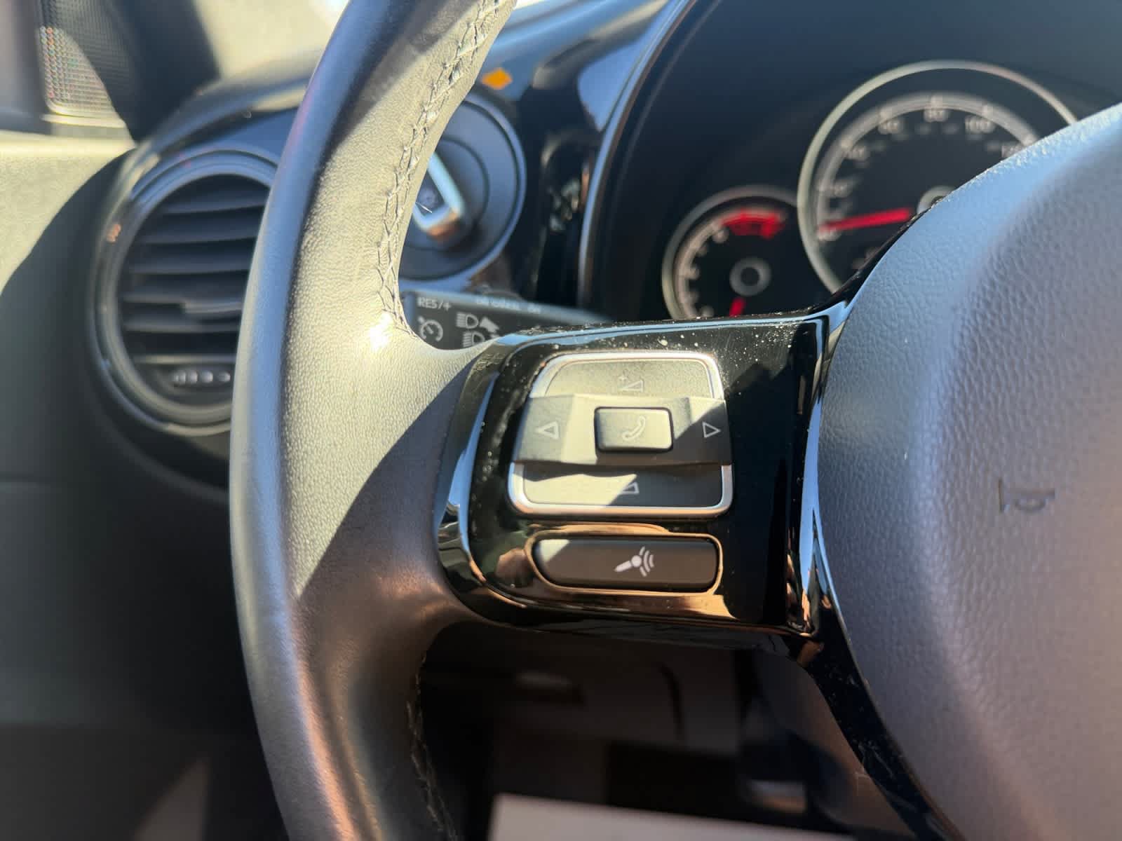 Used 2019 Volkswagen Beetle 2.0T S FWD image 36