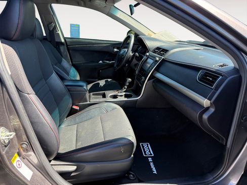 Used 2017 Toyota Camry SE image 19