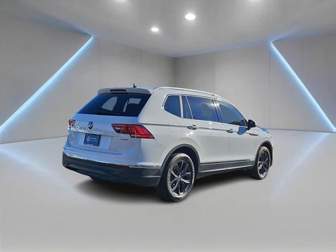 Certified 2022 Volkswagen Tiguan SE image 5