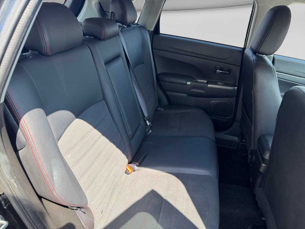 Used 2025 Mitsubishi Outlander Sport SE AWD/4WD image 27