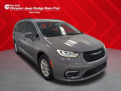 Used 2022 Chrysler Pacifica Touring-L