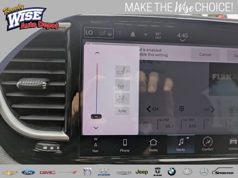 Used 2022 Chrysler Pacifica Limited FWD image 17