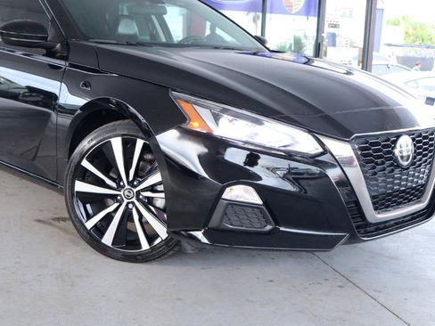 Used 2022 Nissan Altima 2.5 SR FWD image 2