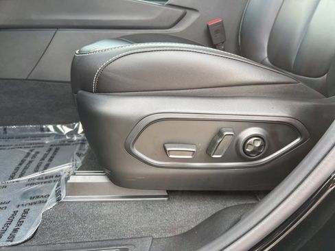 New 2025 Jeep Grand Cherokee L Limited w/ Black Appearance Package image 27