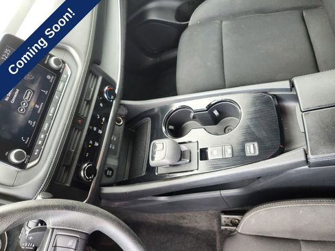 Used 2024 Nissan Rogue S FWD image 18