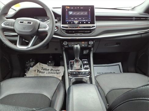 Used 2024 Jeep Compass Trailhawk image 10