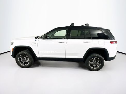 Used 2023 Jeep Grand Cherokee Trailhawk w/ Advanced Protech Group II AWD/4WD image 4