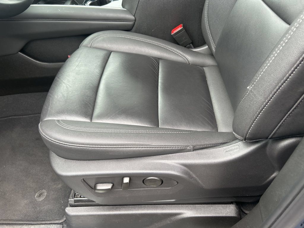 Used 2025 Chevrolet Tahoe Z71 AWD/4WD image 24