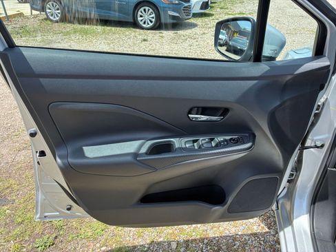 Used 2025 Nissan Versa SV w/ Trunk Package FWD image 15