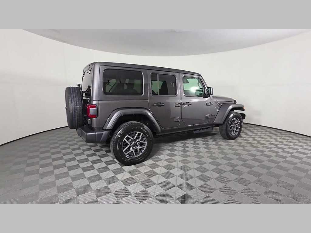 Used 2026 Jeep Wrangler Unlimited Sahara AWD/4WD image 39