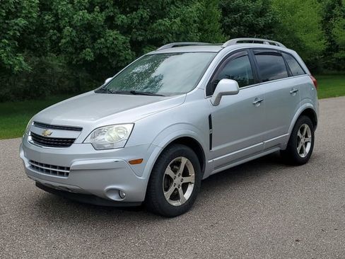 Used 2013 Chevrolet Captiva Sport LT w/ Convenience Package FWD image 2