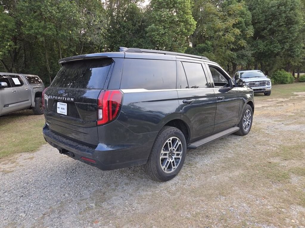 Used 2025 Ford Expedition Active AWD/4WD image 15