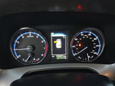 Used 2018 Toyota RAV4 Limited image 11