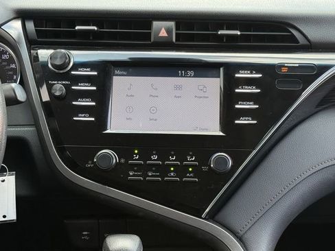 Used 2018 Toyota Camry LE image 16