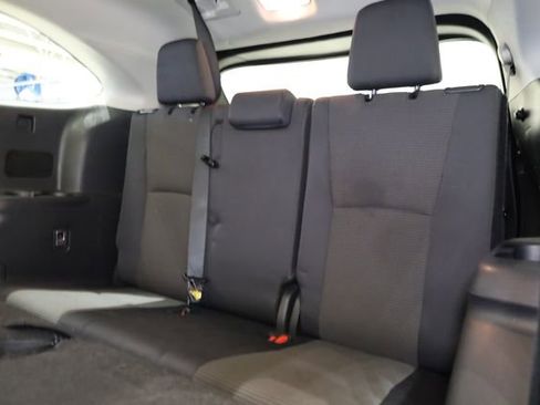 Used 2024 Toyota Highlander LE image 29