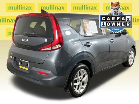 Used 2022 Kia Soul LX w/ Technology Package image 4