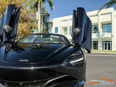 Used 2022 McLaren 720S Performance image 3