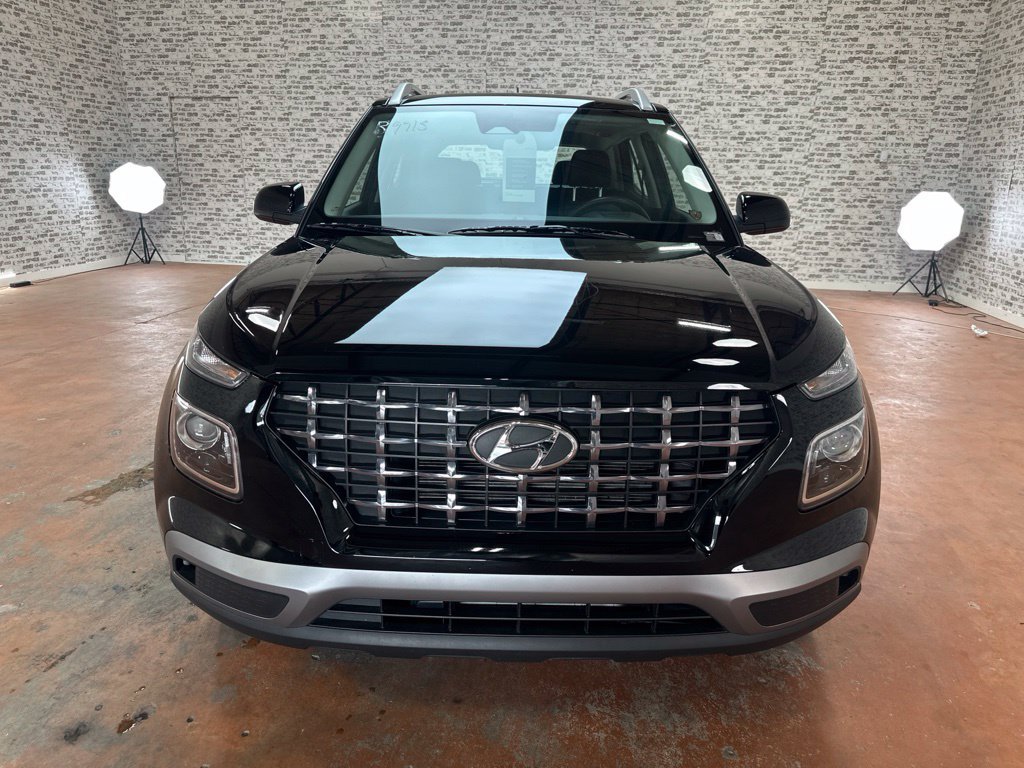 Certified 2026 Hyundai Venue SEL FWD image 2