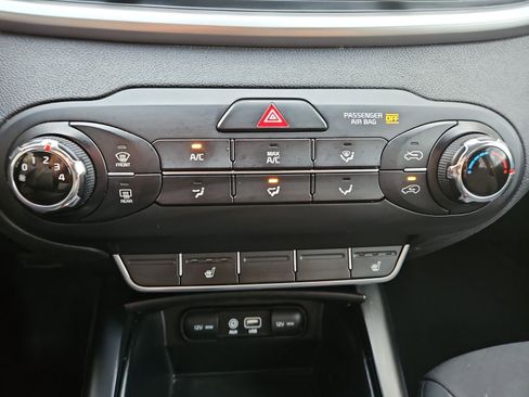 Used 2016 Kia Sorento LX w/ LX Convenience Package image 28