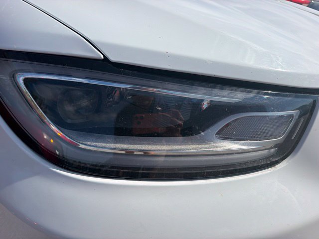 Used 2025 Chrysler Pacifica Select FWD image 8
