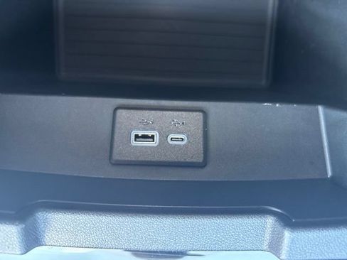 Used 2025 Chevrolet Tahoe Z71 AWD/4WD image 31