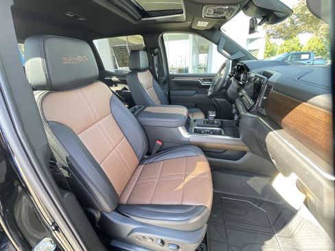 Certified 2025 Chevrolet Silverado 1500 High Country AWD/4WD image 29