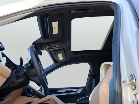 New 2026 Porsche Cayenne image 36