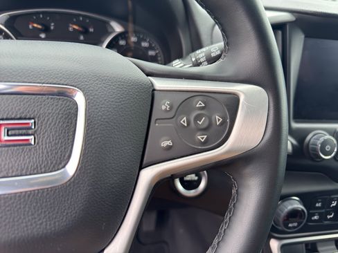 Used 2024 GMC Terrain SLT AWD/4WD image 31