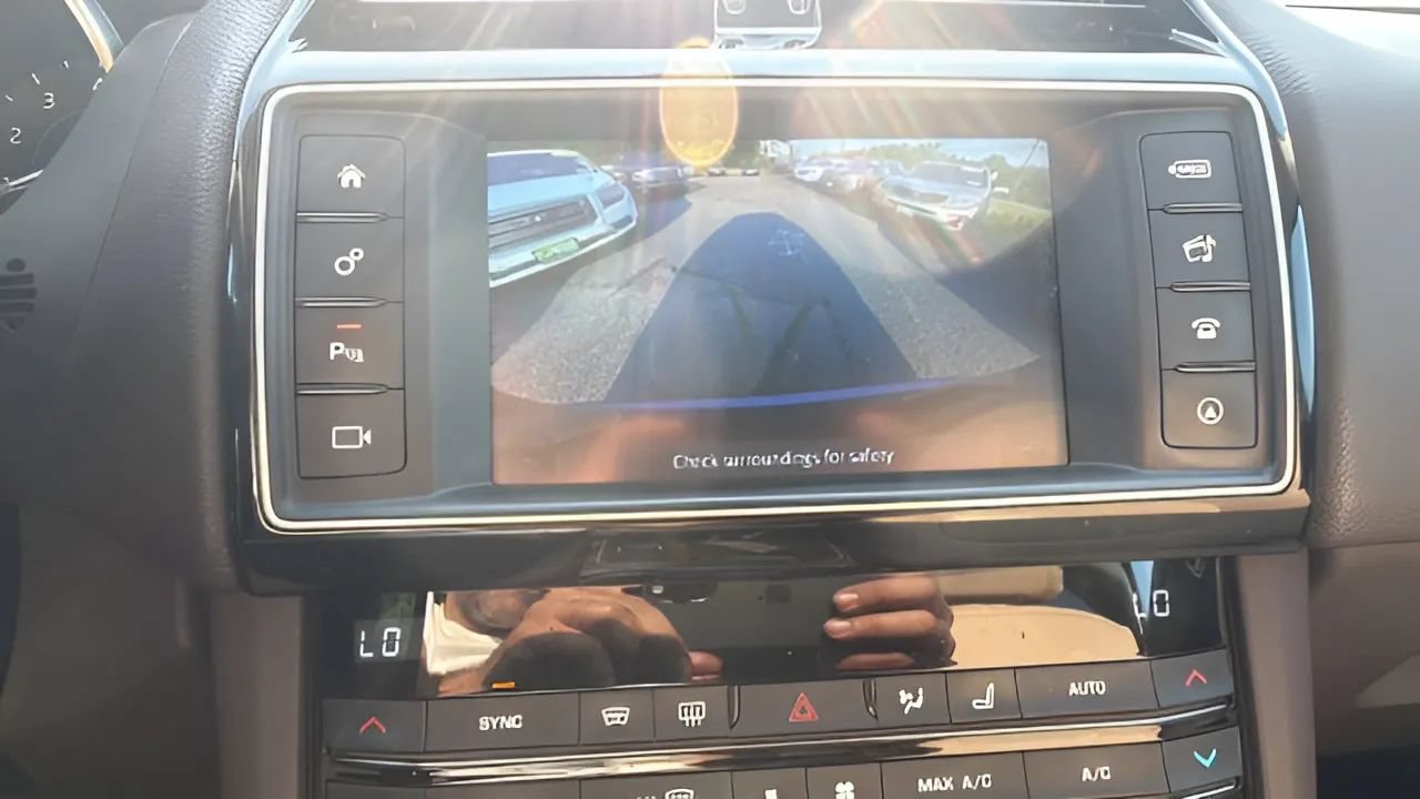 Used 2018 Jaguar F-PACE Prestige AWD/4WD image 17