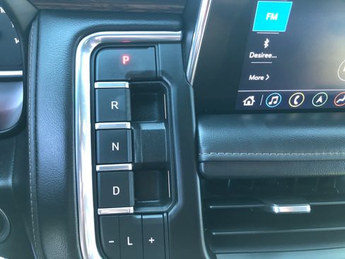 Used 2021 Chevrolet Tahoe High Country w/ Premium Package image 18