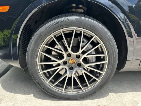Certified 2023 Porsche Cayenne AWD/4WD image 15