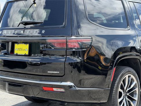 Used 2024 Jeep Wagoneer Series III w/ Premium Group I AWD/4WD image 10