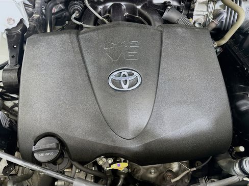 Used 2018 Toyota Highlander XLE image 35