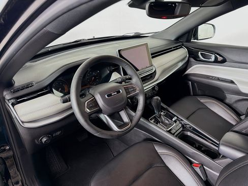 Used 2024 Jeep Compass Limited image 10