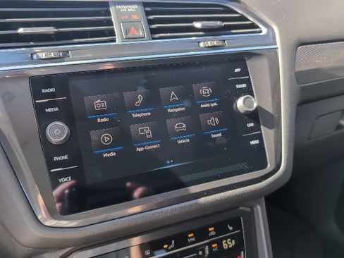 Used 2022 Volkswagen Tiguan SE image 14