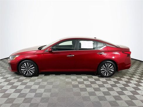 Used 2023 Nissan Altima 2.5 SV image 5