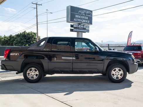 Used 2003 Chevrolet Avalanche 4x4 w/ Suspension Package, Off-Road image 8