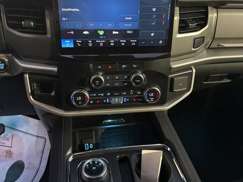 Used 2024 Ford Expedition Max XLT image 8