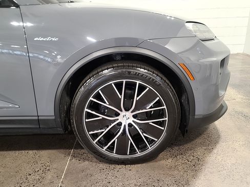 New 2026 Porsche Macan 4 Electric image 11