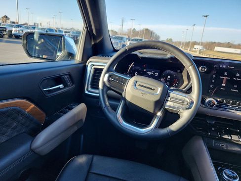Certified 2024 GMC Canyon Denali image 11