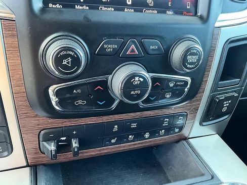 Used 2018 RAM 1500 Laramie w/ Convenience Group AWD/4WD image 25