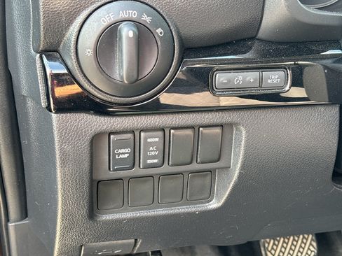 Used 2022 Nissan Titan SV w/ SV Convenience Package RWD image 14