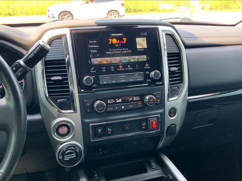 Used 2022 Nissan Titan SV w/ SV Convenience Package AWD/4WD image 6