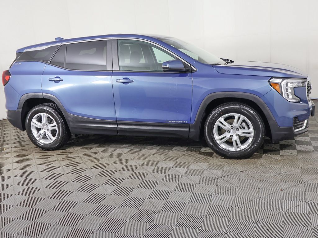 Used 2024 GMC Terrain SLE FWD image 17