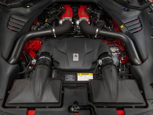 Used 2015 Ferrari California T RWD image 74