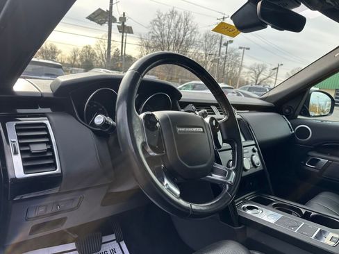 Used 2020 Land Rover Discovery SE image 12